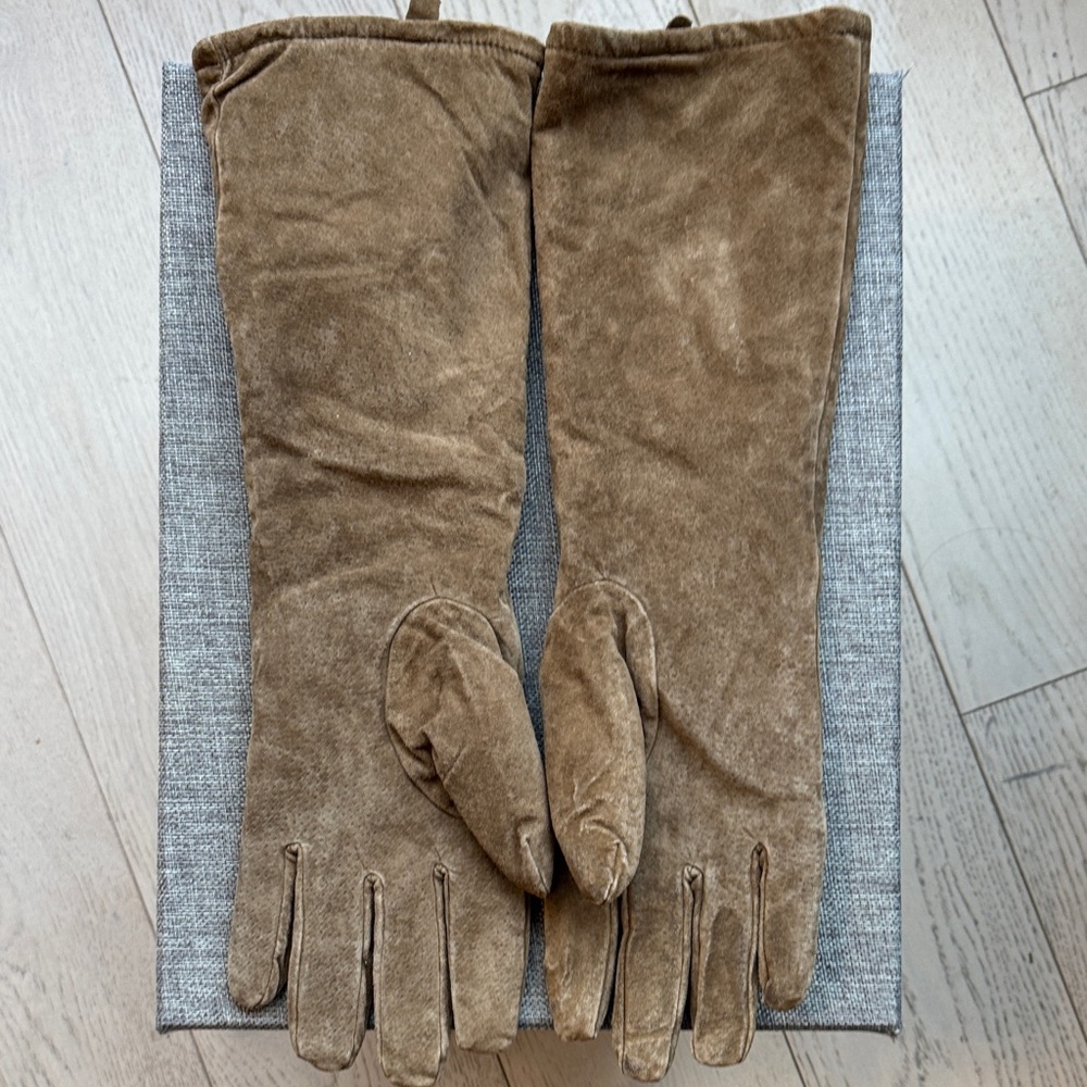 Regal Tan Suede Gloves